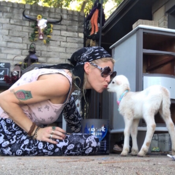 Meet your Posher, Nicolette - Picture 5 of 5